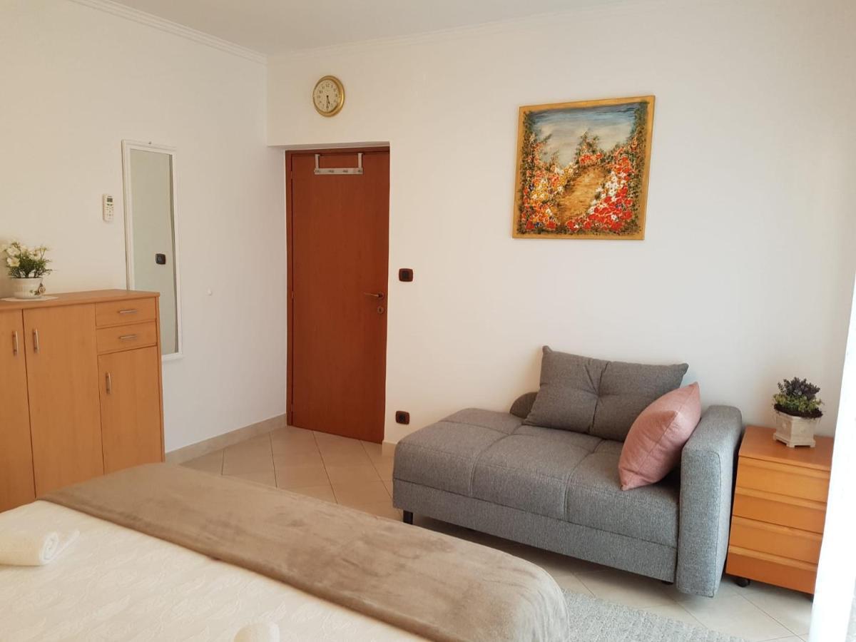 Apartment mit Balkon Porec Bagian luar foto