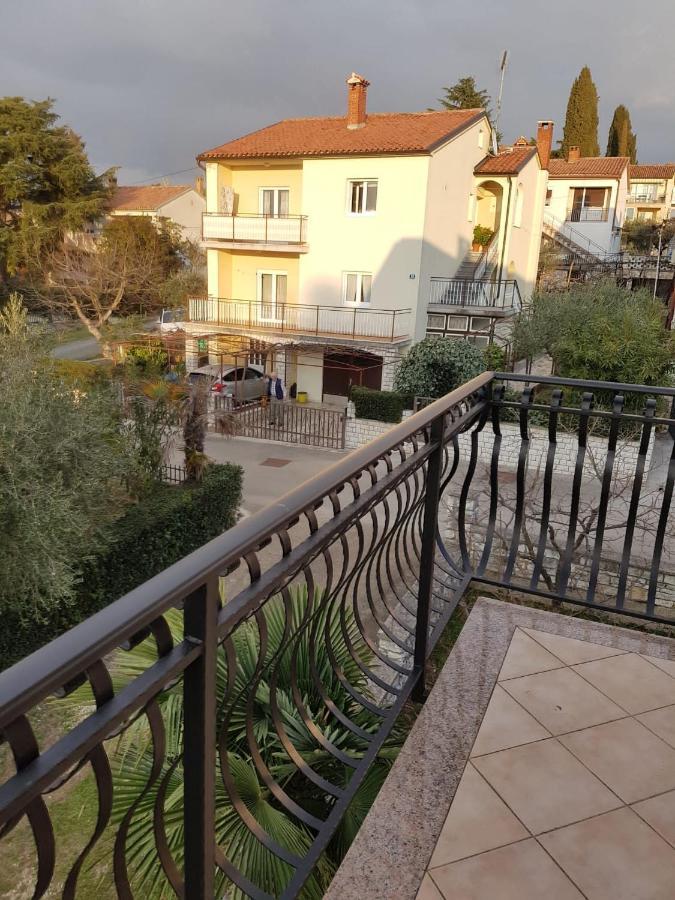 Apartment mit Balkon Porec Bagian luar foto