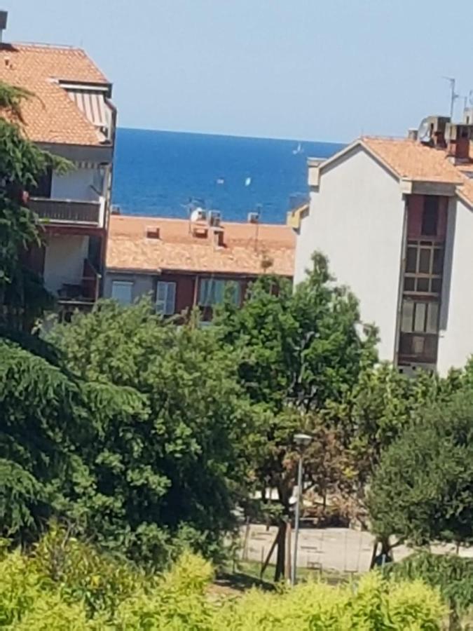 Apartment mit Balkon Porec Bagian luar foto