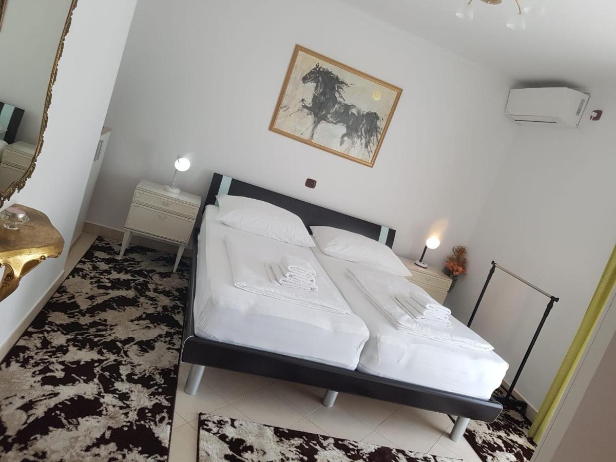 Apartment mit Balkon Porec Bagian luar foto