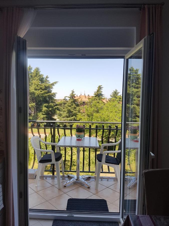Apartment mit Balkon Porec Bagian luar foto